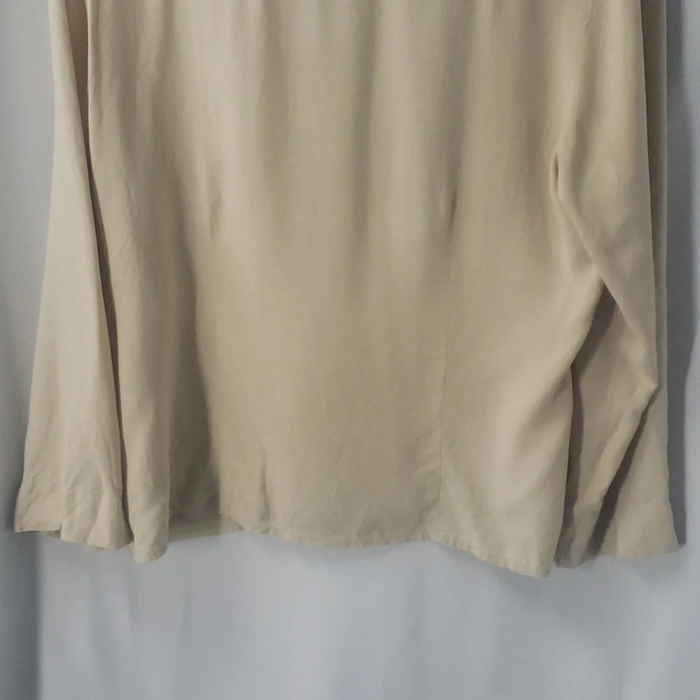 💯% Silk “Anne Carson” Button Up Blouse Size LP - Picture 7 of 8